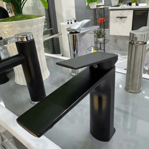 Vòi vuông đen xịn